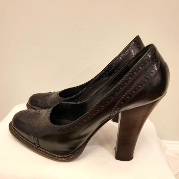 Yves Saint Laurent Black Leather Wingtip Pumps Size 40.5/ 10 - Picture 3 of 11